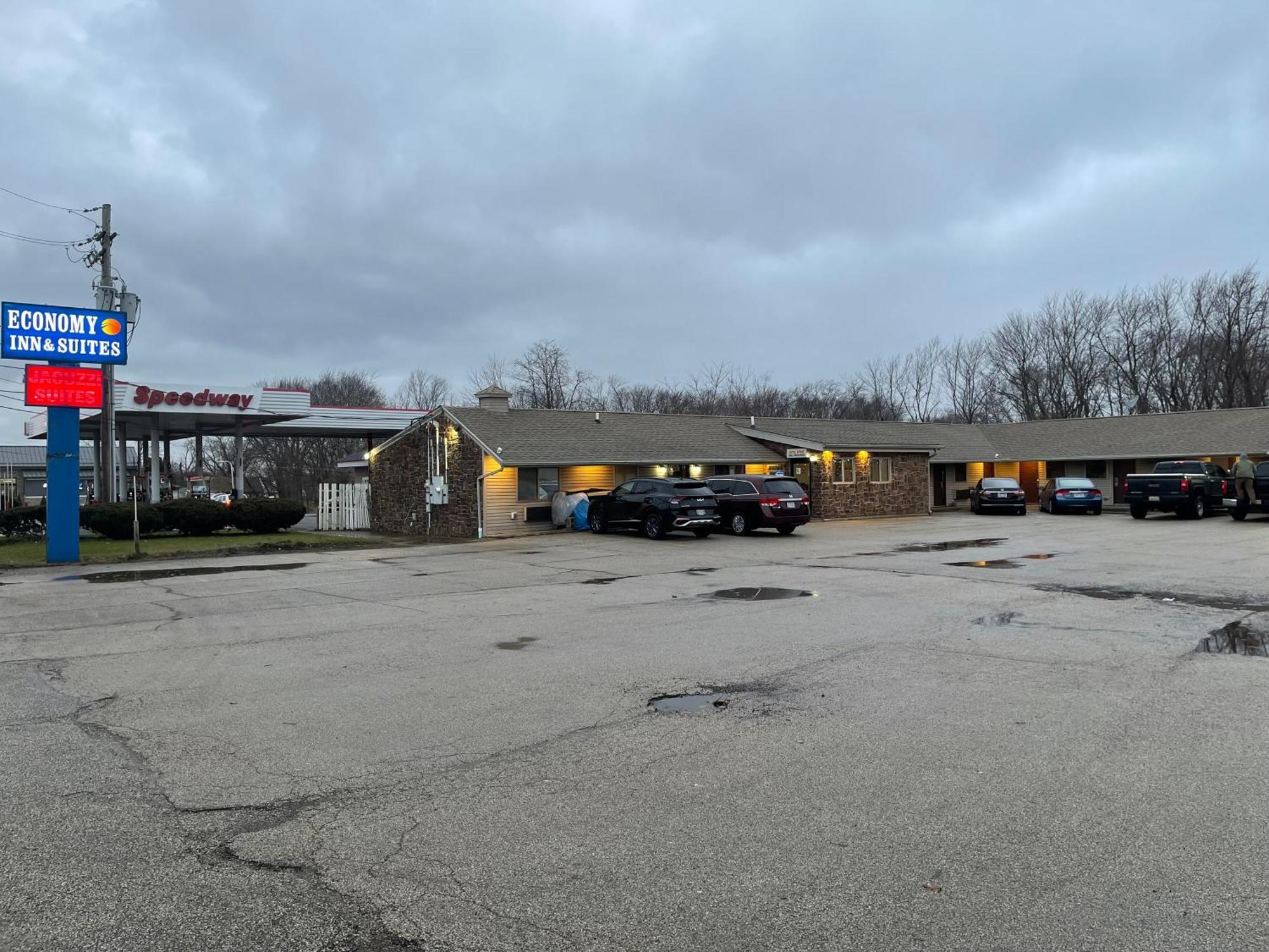 Economy Inn&Suites Ashtabula Exterior foto