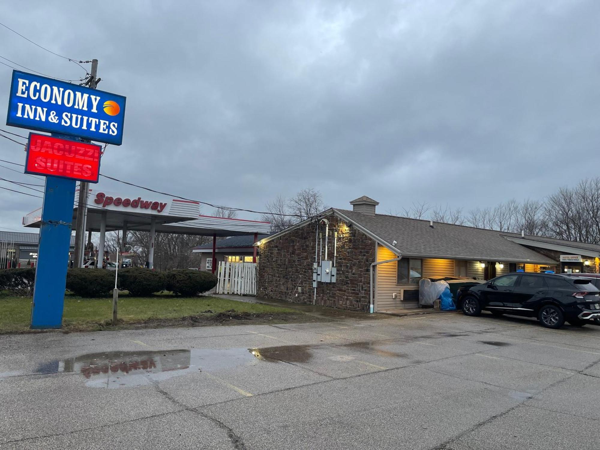 Economy Inn&Suites Ashtabula Exterior foto